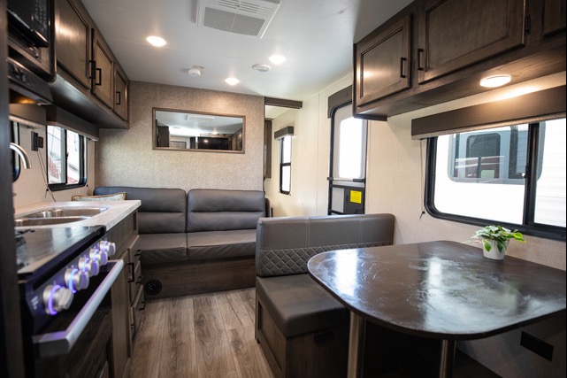 Clean & Fully Equipped Family Bunkhouse – Easy Setup Starcraft 26BH