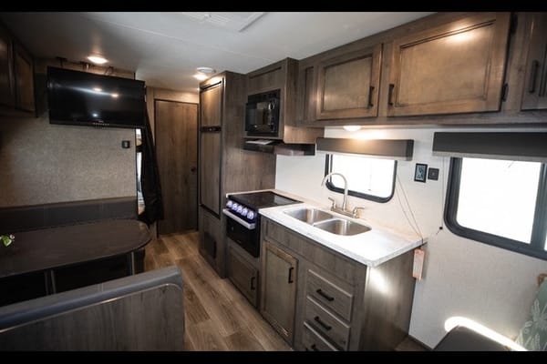 Clean & Fully Equipped Family Bunkhouse – Easy Setup Starcraft 26BH