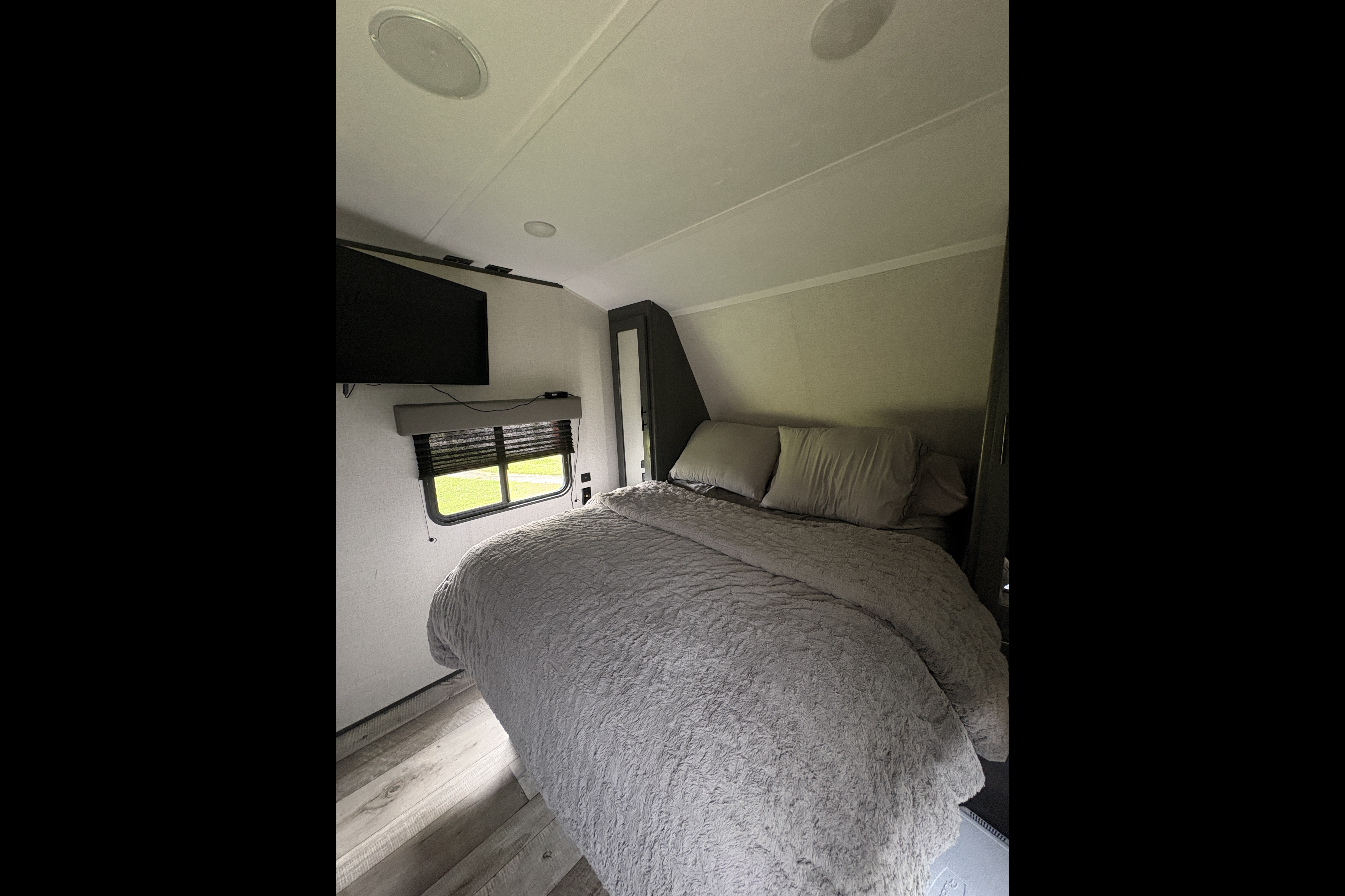 Cain's cozy retreat Dutchmen 21RDC Travel Trailer