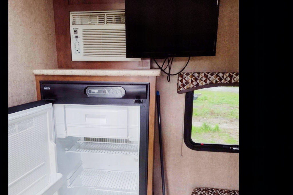 "The Cabin" Sonic 169VBH 