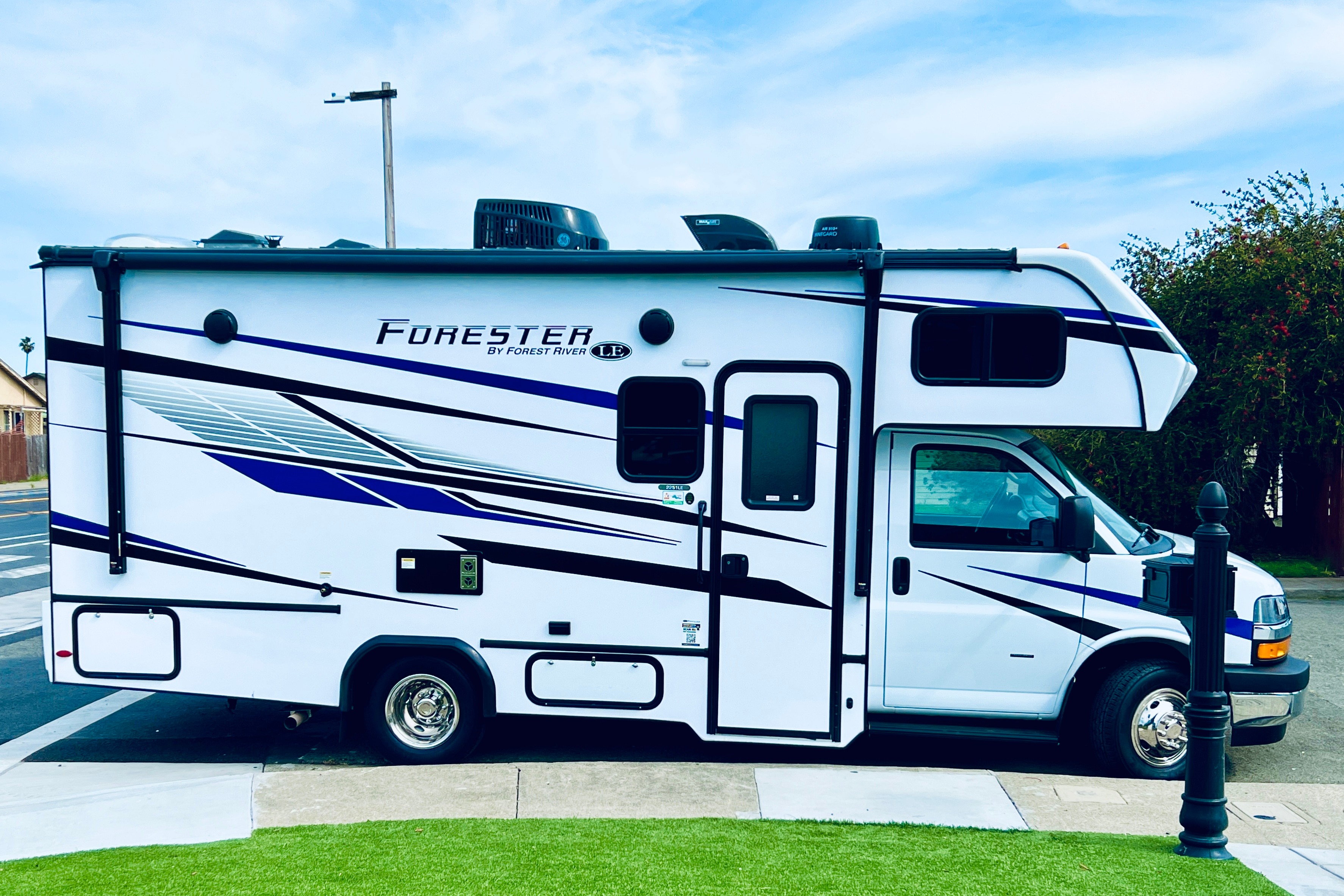 SUPER CLEAN 2025 FORESTER 24' (PET FRIENDLY)