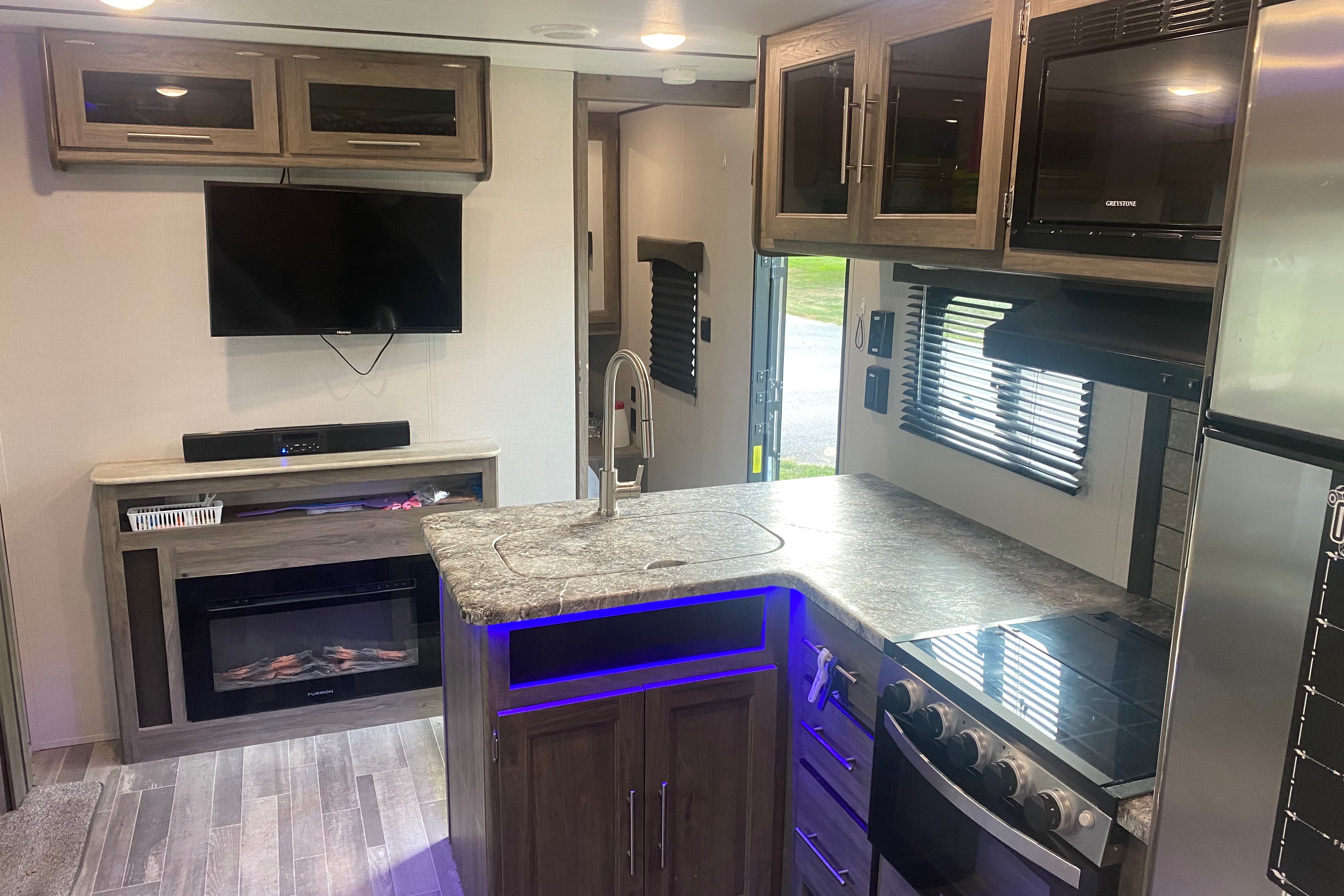 Wes's Crossroads Zinger Travel Trailer