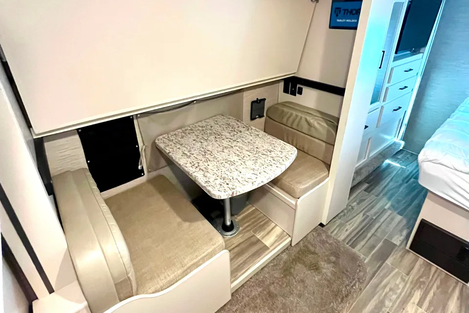 2022 Thor Motor Coach Freedom Elite 30FE