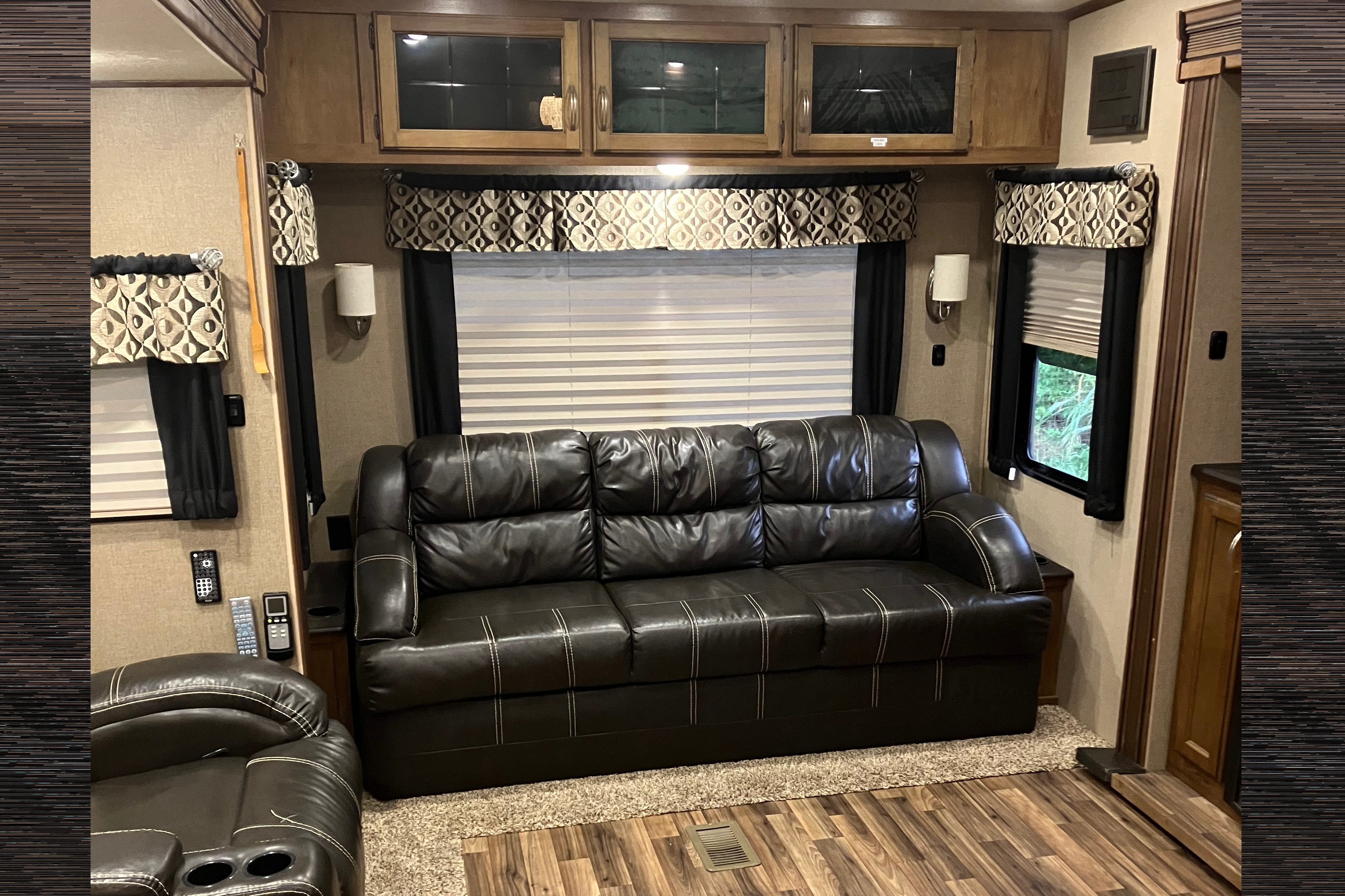 Jones Chaparral 2 Bedroom 390QSMB
