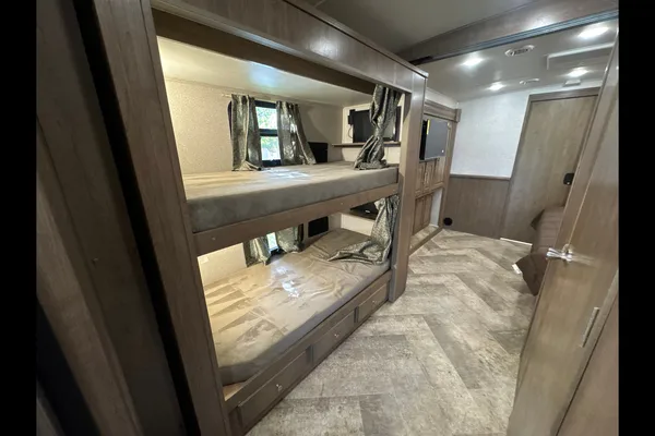 Westland 2018 Forest River Georgetown GT5