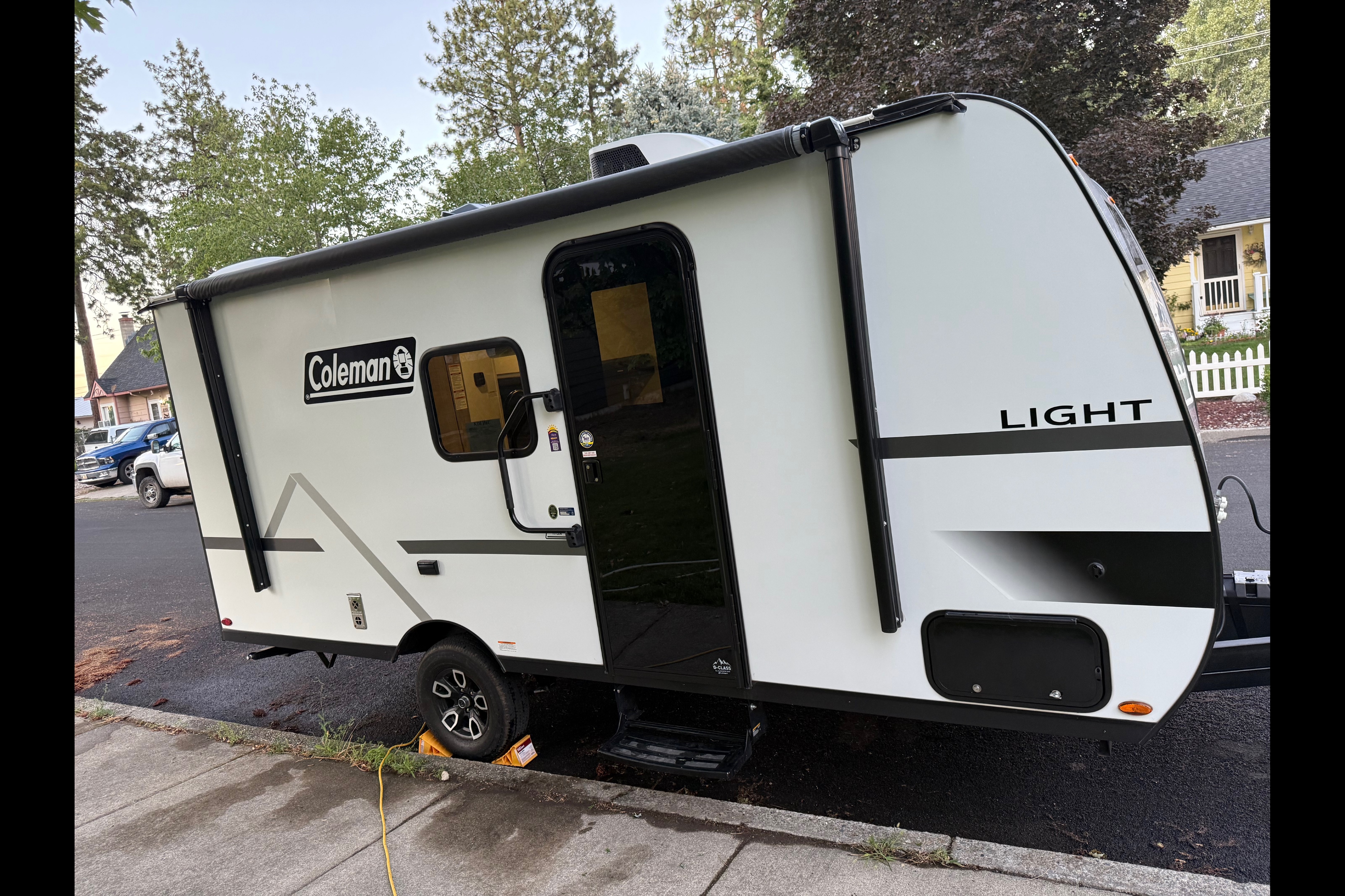 Super-Lightweight 2025 Coleman Light 17BX • Sleeps 5 • Delivery Available • Pet-Friendly