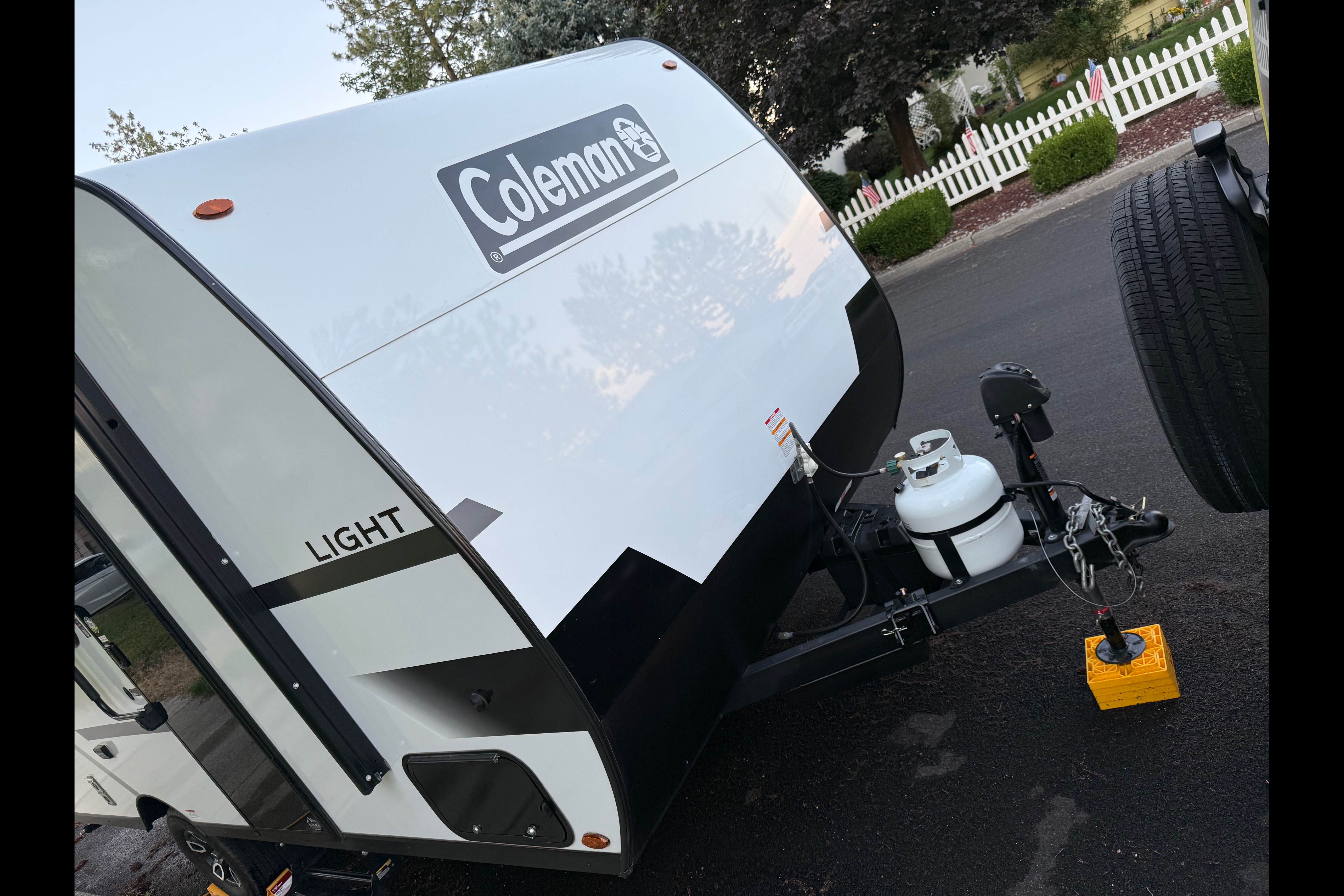 Super-Lightweight 2025 Coleman Light 17BX • Sleeps 5 • Delivery Available • Pet-Friendly