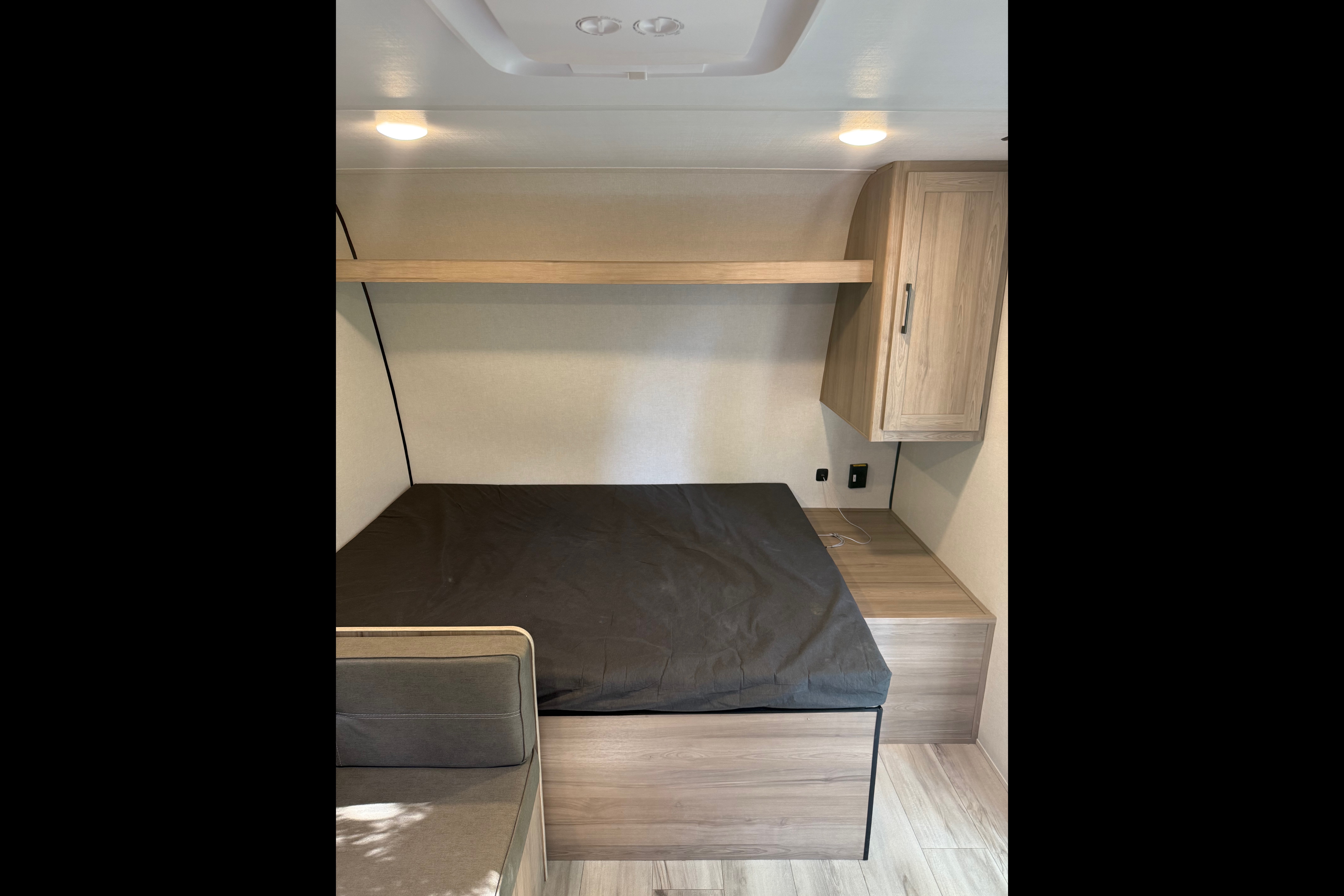 Super-Lightweight 2025 Coleman Light 17BX • Sleeps 5 • Delivery Available • Pet-Friendly