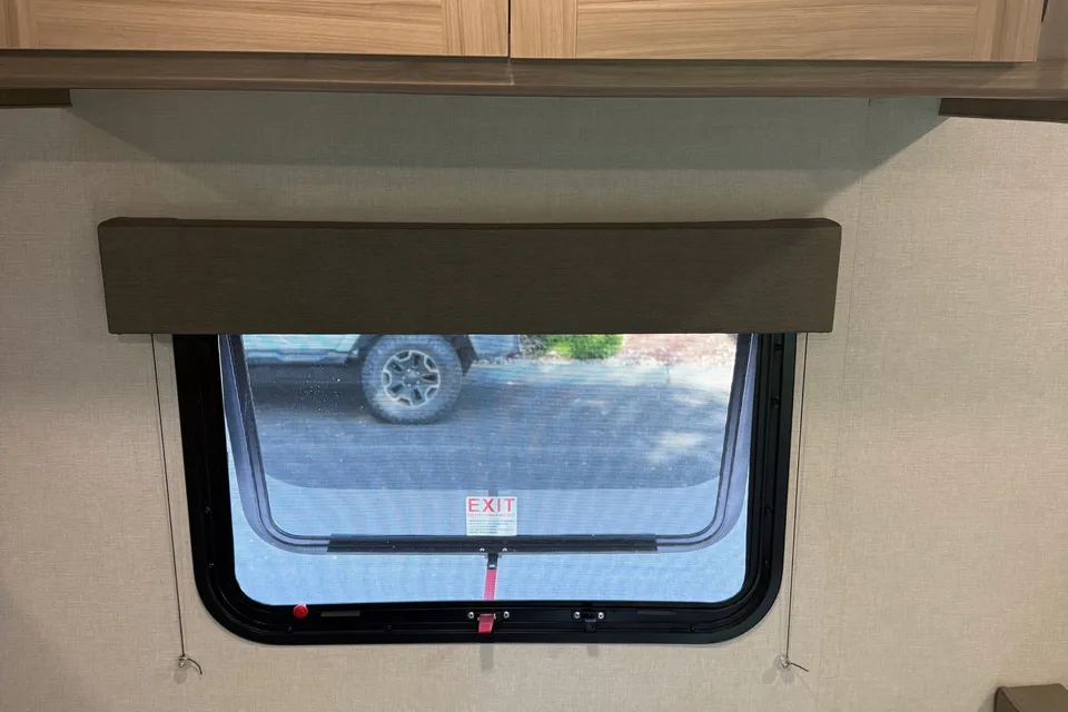 Super-Lightweight 2025 Coleman Light 17BX • Sleeps 5 • Delivery Available • Pet-Friendly