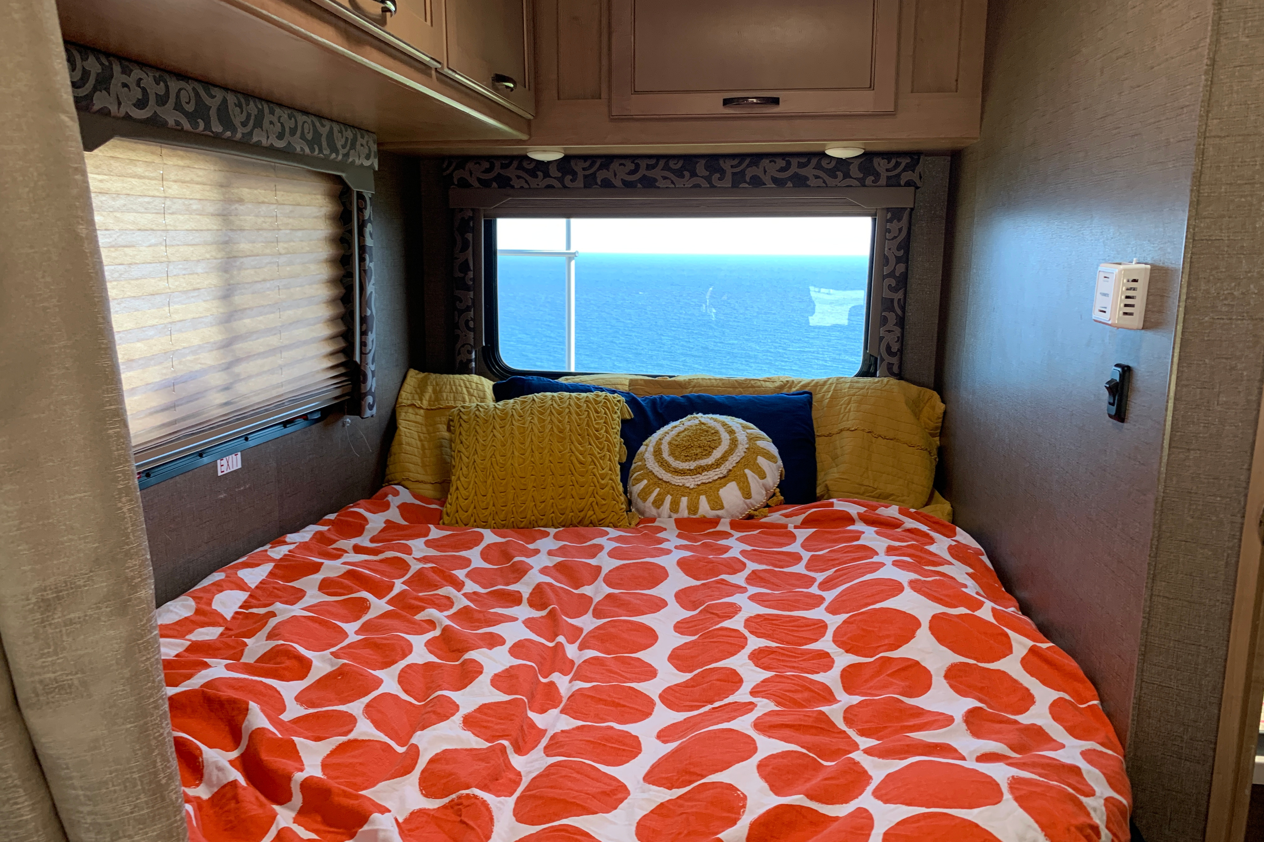 Angie and Eddie's THOR 4 WINDS Class C