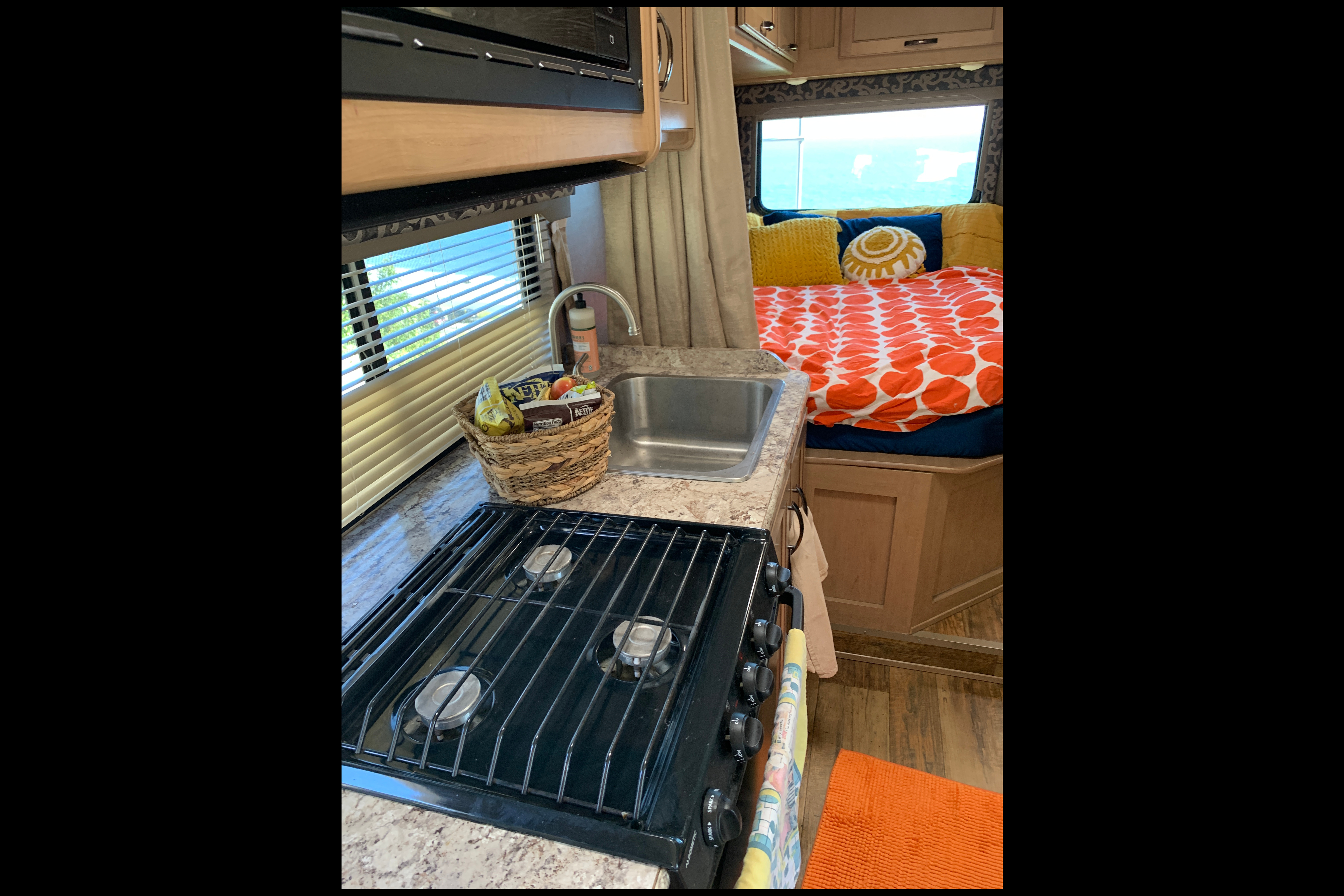 Angie and Eddie's THOR 4 WINDS Class C