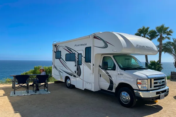 Angie and Eddie's THOR 4 WINDS Class C