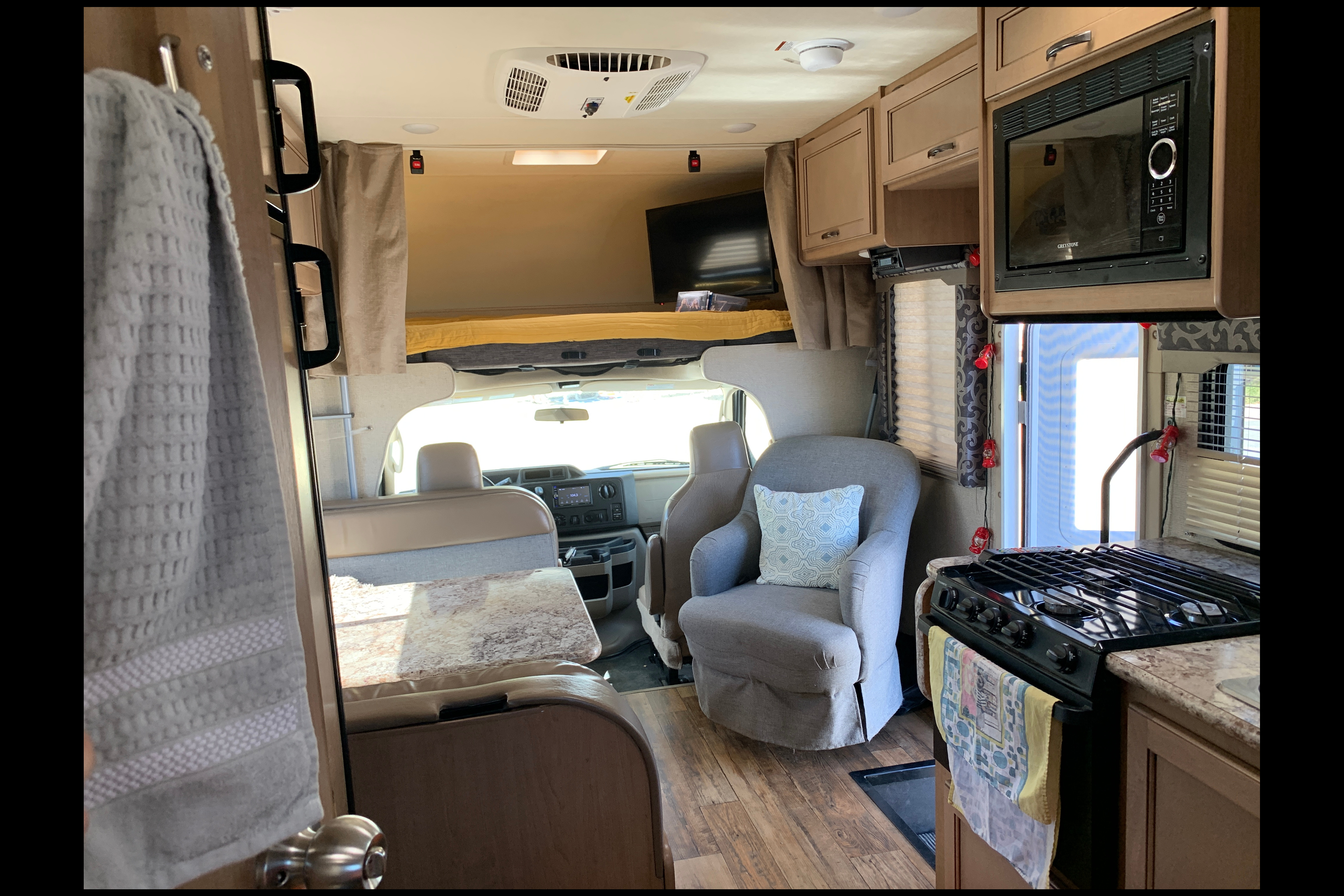 Angie and Eddie's THOR 4 WINDS Class C