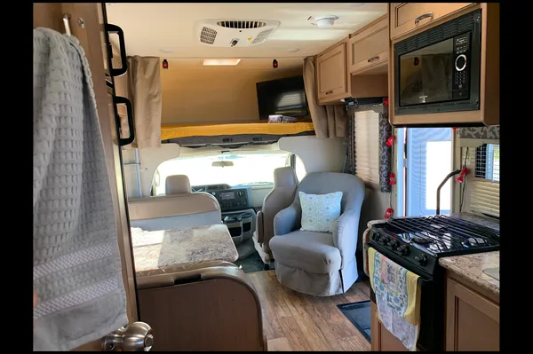 Angie and Eddie's THOR 4 WINDS Class C