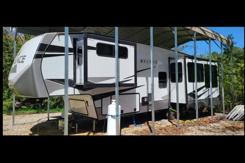 Pruitt's Alliance RV Avenue Fifth Wheel