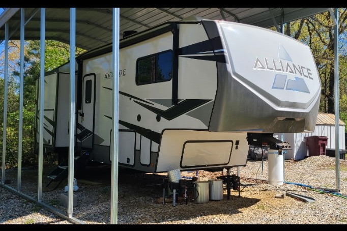 Pruitt's Alliance RV Avenue Fifth Wheel