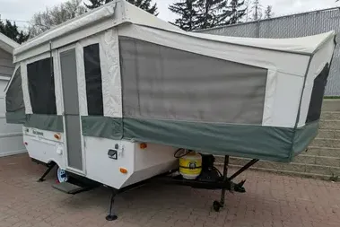 Betancourt Fam Rockwood Freedom Tent Trailer