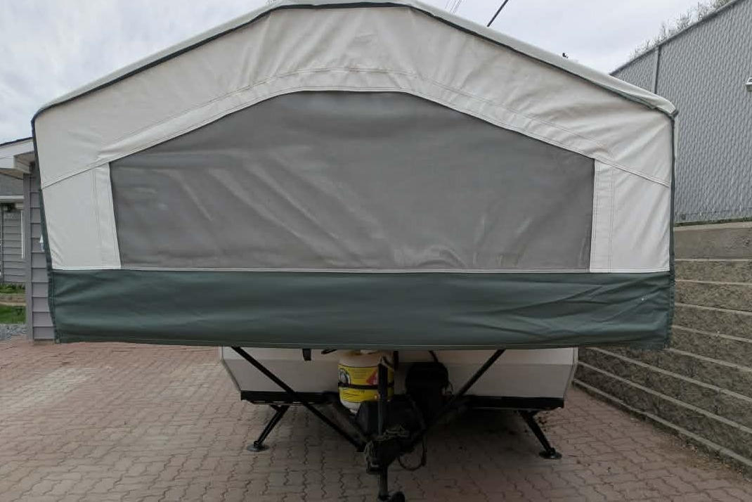 Betancourt Fam Rockwood Freedom Tent Trailer