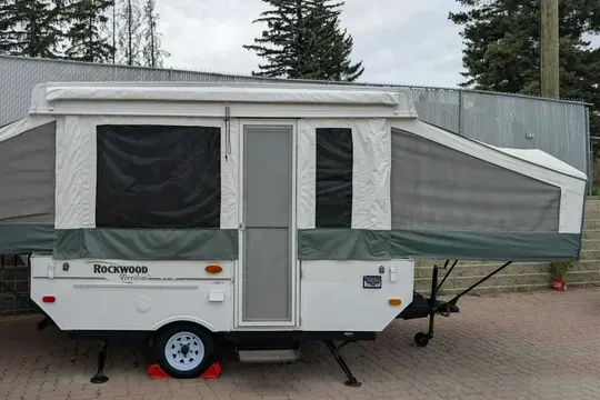 Betancourt Fam Rockwood Freedom Tent Trailer