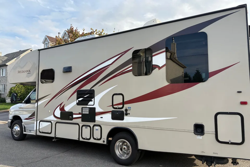 Pour la famille Jayco Redhawks Classe C
