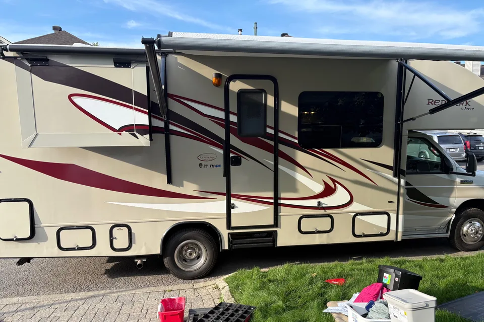 Pour la famille Jayco Redhawks Classe C