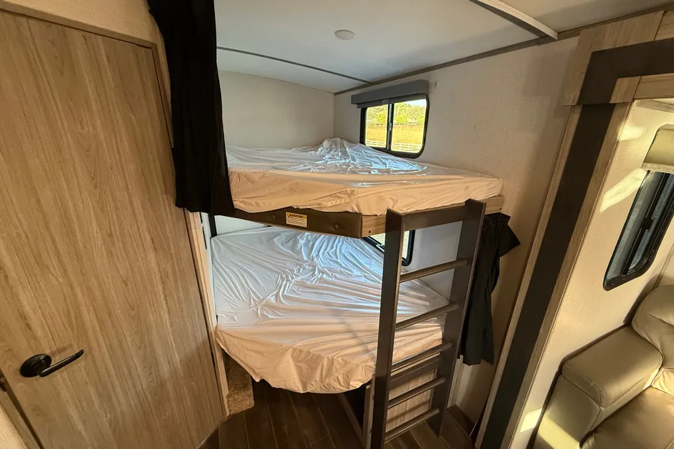 Keystone Passport Travel Trailer Sleeps 10