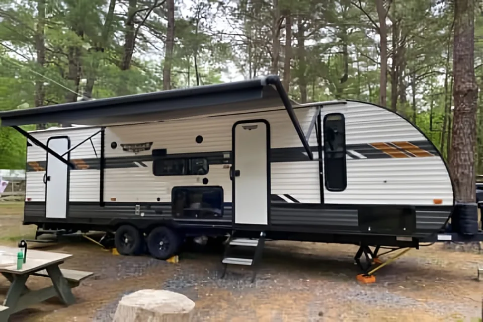 FULLY Fully STOCKED!! 2022 Wildwood Xlite,,Delivery available.