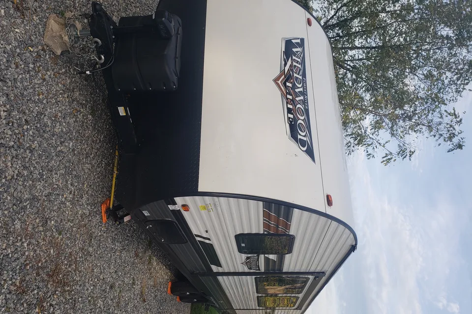 FULLY Fully STOCKED!! 2022 Wildwood Xlite,,Delivery available.