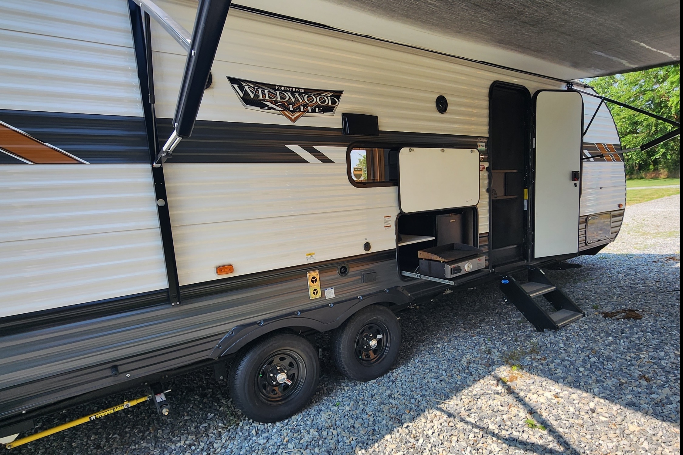 FULLY Fully STOCKED!! 2022 Wildwood Xlite,,Delivery available.