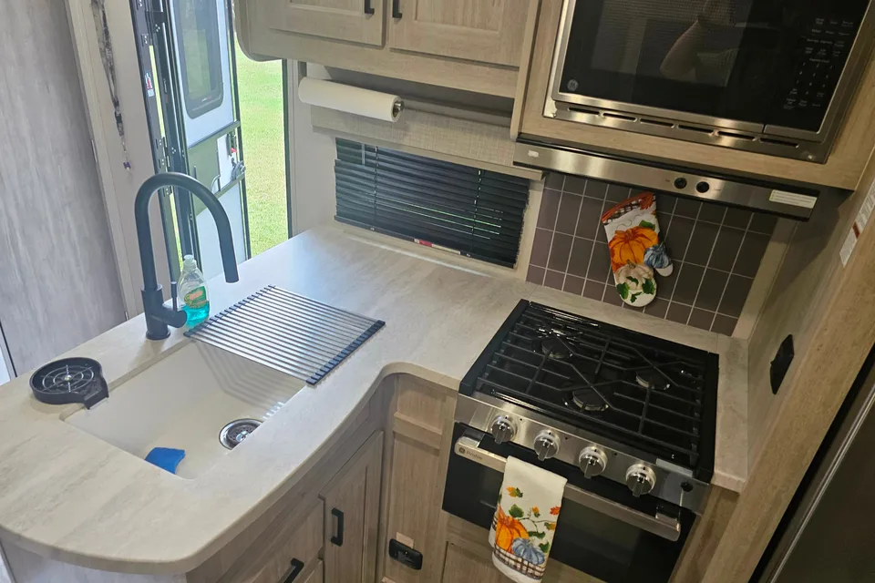 2025 Coachmen Catalina Travel Trailer