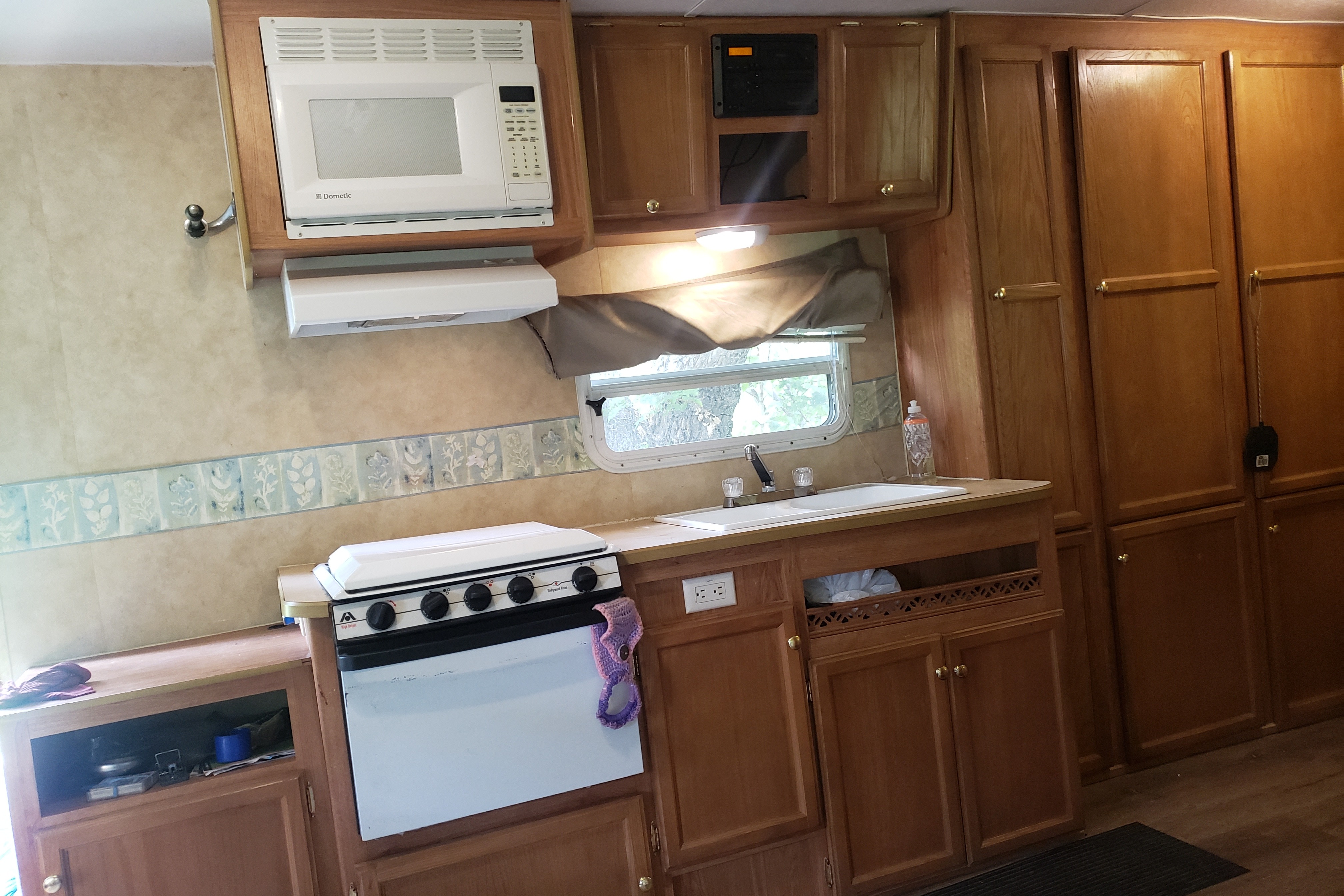 Elaine's Jayco ultra light exp 23b Hybrid