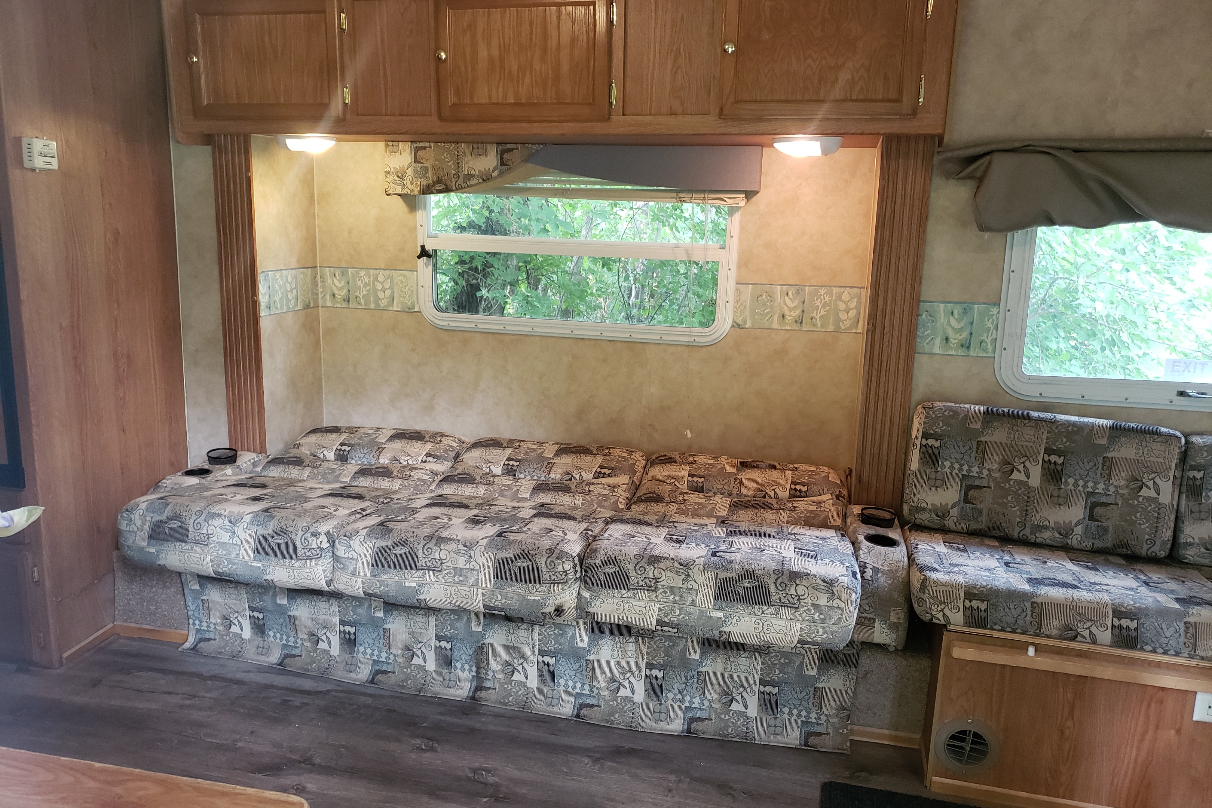 Elaine's Jayco ultra light exp 23b Hybrid