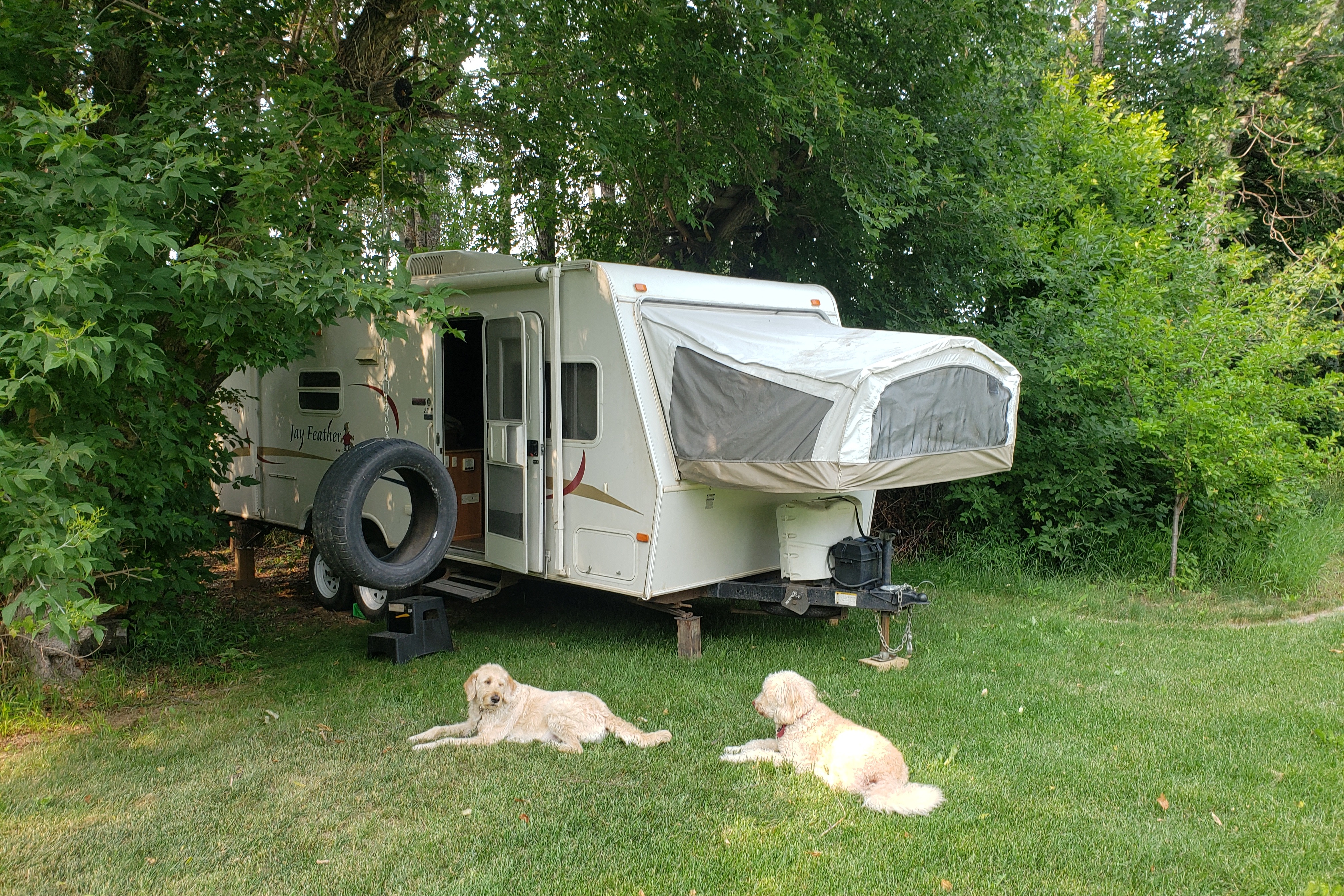 Elaine's Jayco ultra light exp 23b Hybrid