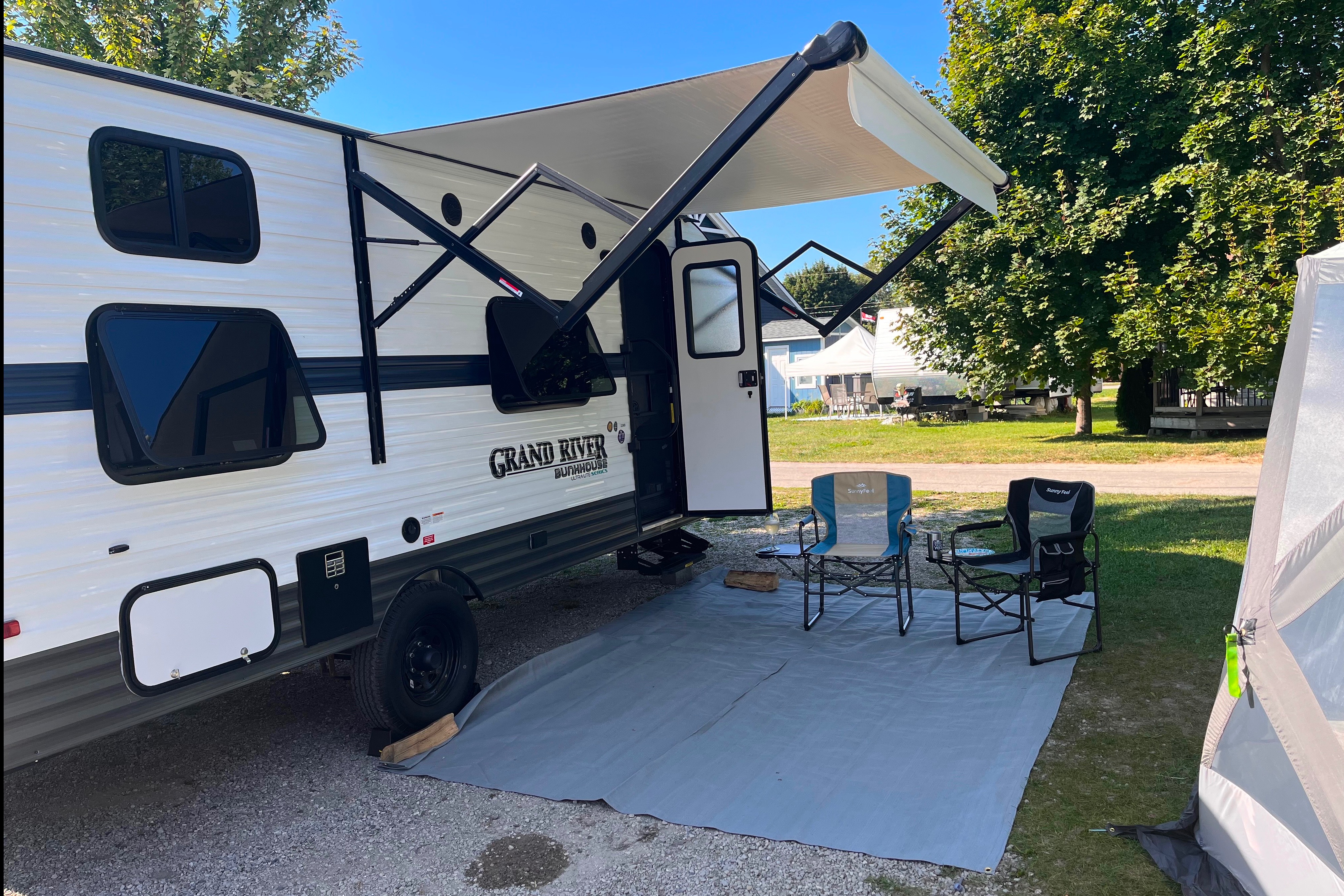 Easy Towing Grand River 22’ Bunkhouse
