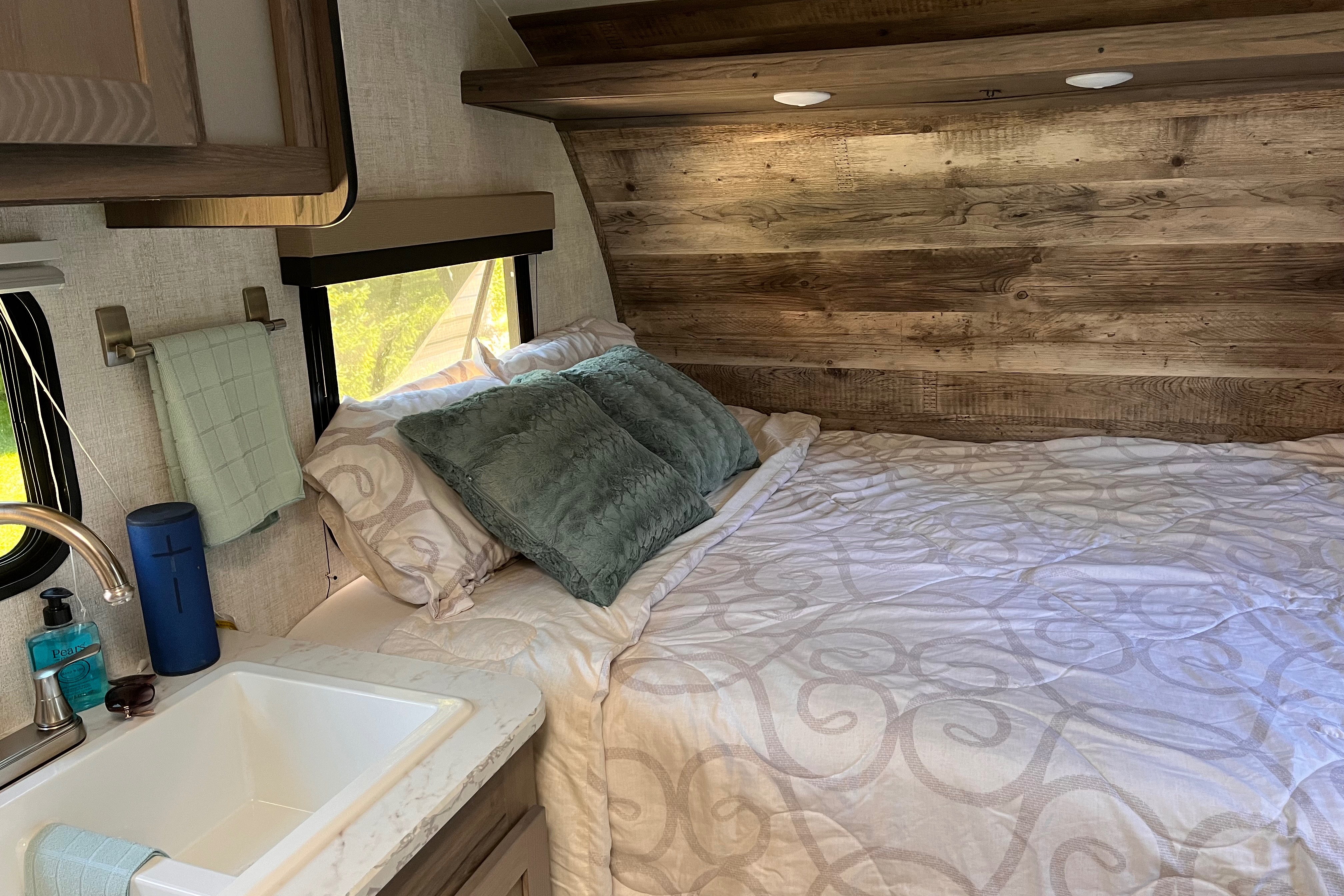 Easy Towing Grand River 22’ Bunkhouse