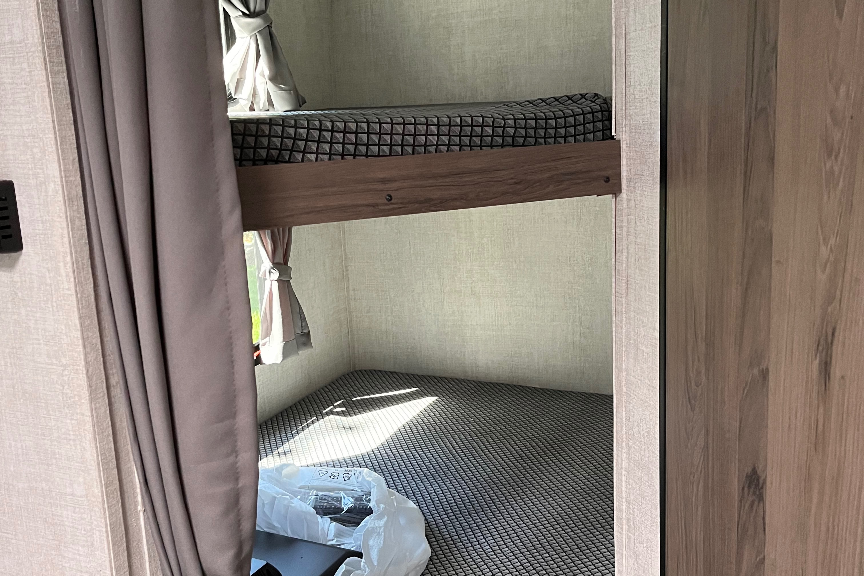 Easy Towing Grand River 22’ Bunkhouse