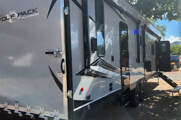 Morgan's Forest River Cherokee Wolf Pack 365 Pack16 Fifth Wheel