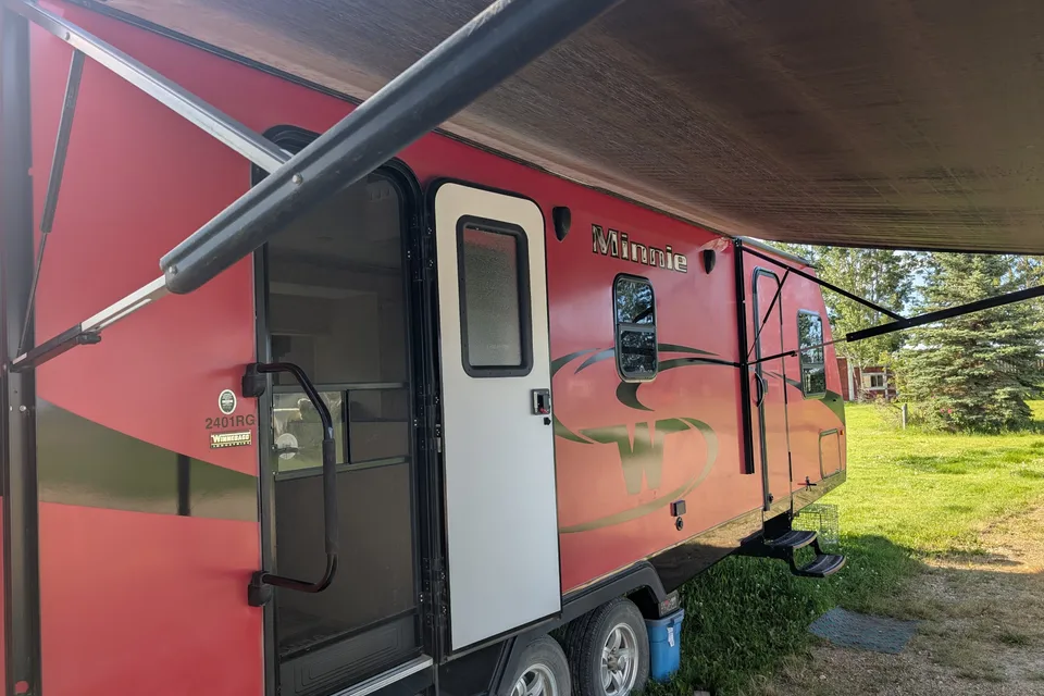 Super Bright and Modern Minnie Winnie 2401RG Travel Trailer