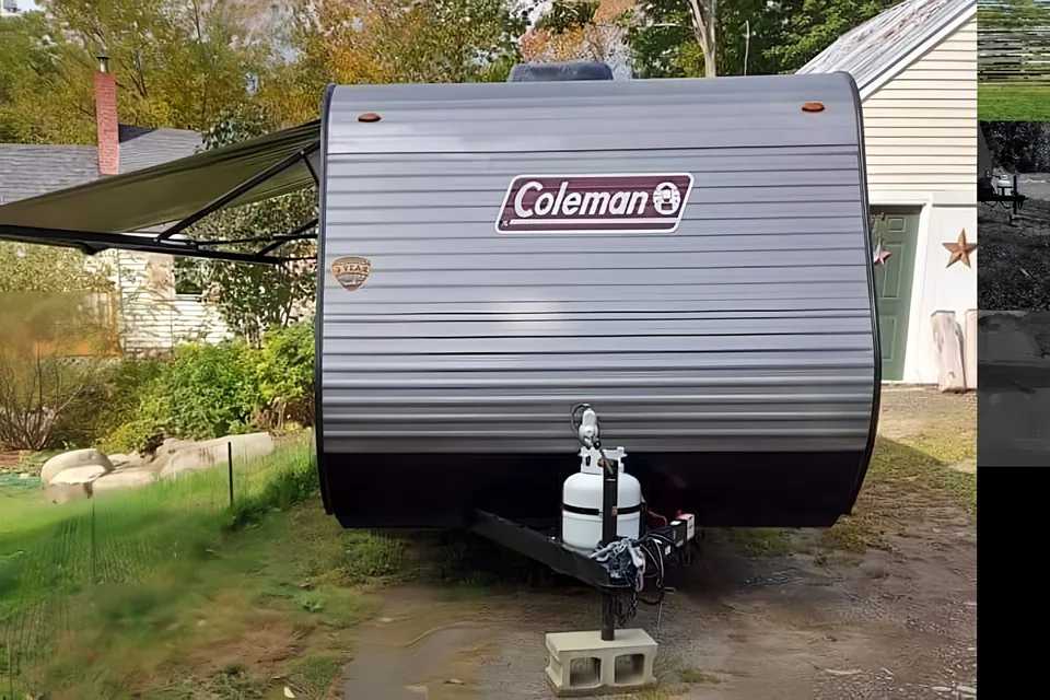 William's Coleman Lantern 17b Travel Trailer