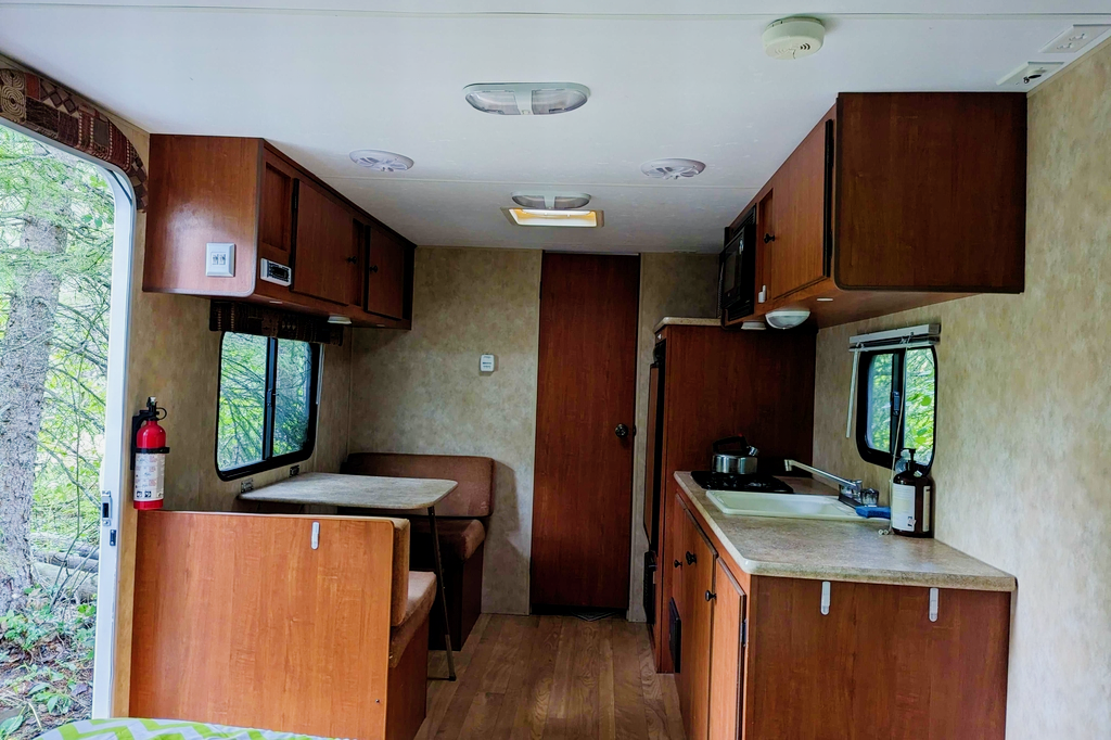 Cris' Camper: 20ft, lightweight, trailer