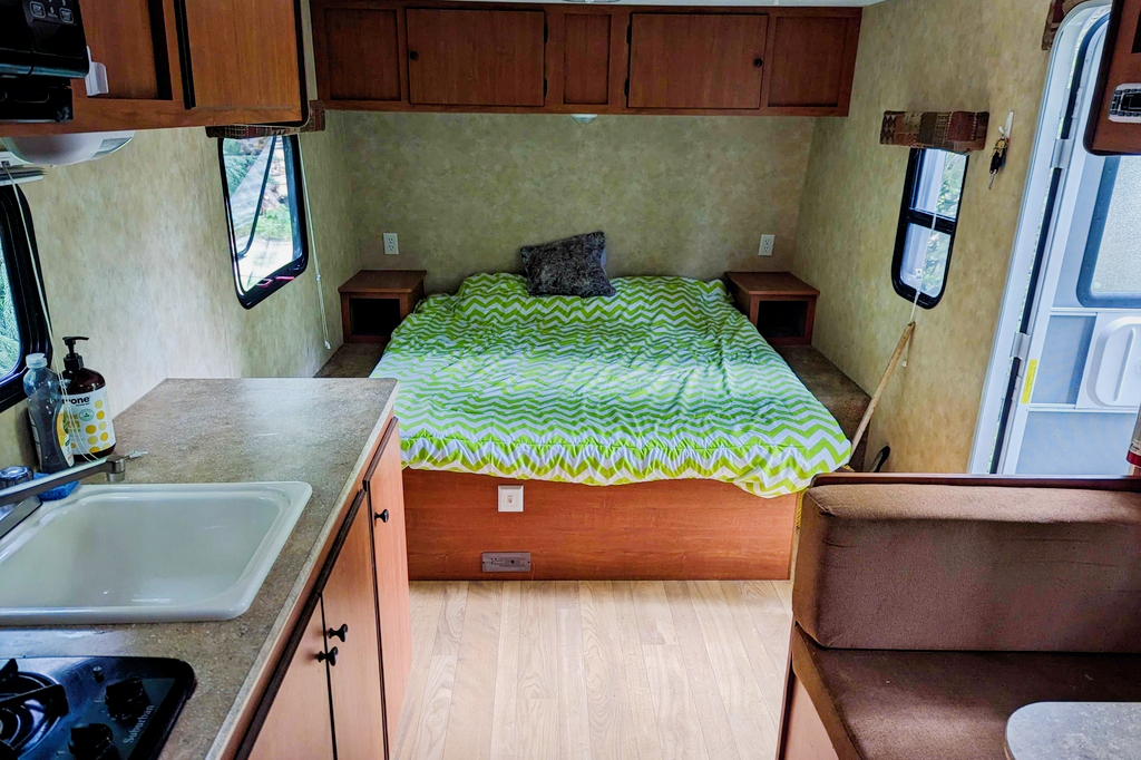 Cris' Camper: 20ft, lightweight, trailer
