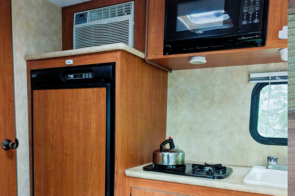 Cris' Camper: 20ft, lightweight, trailer