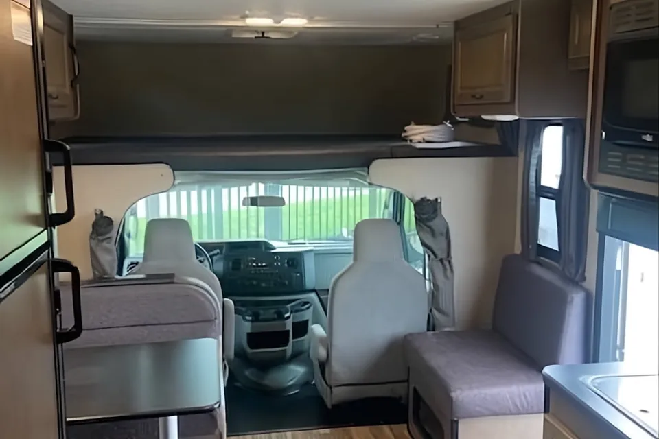 Vann's Thor Motor Coach Majestic 23A Class C