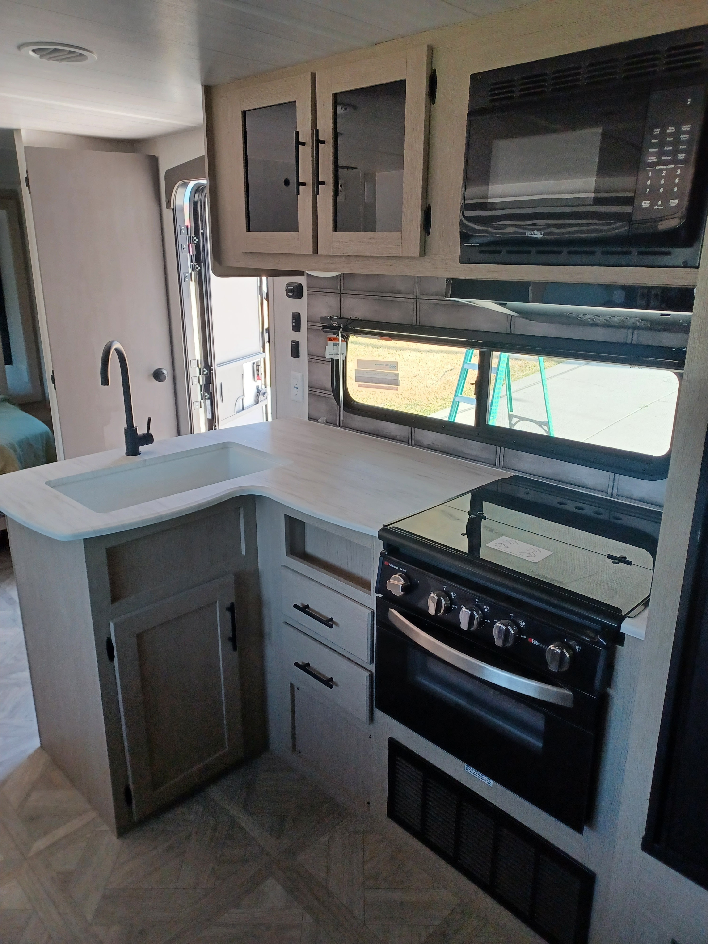 Eddie's Forest River Wildwood x-lite Travel Trailer
