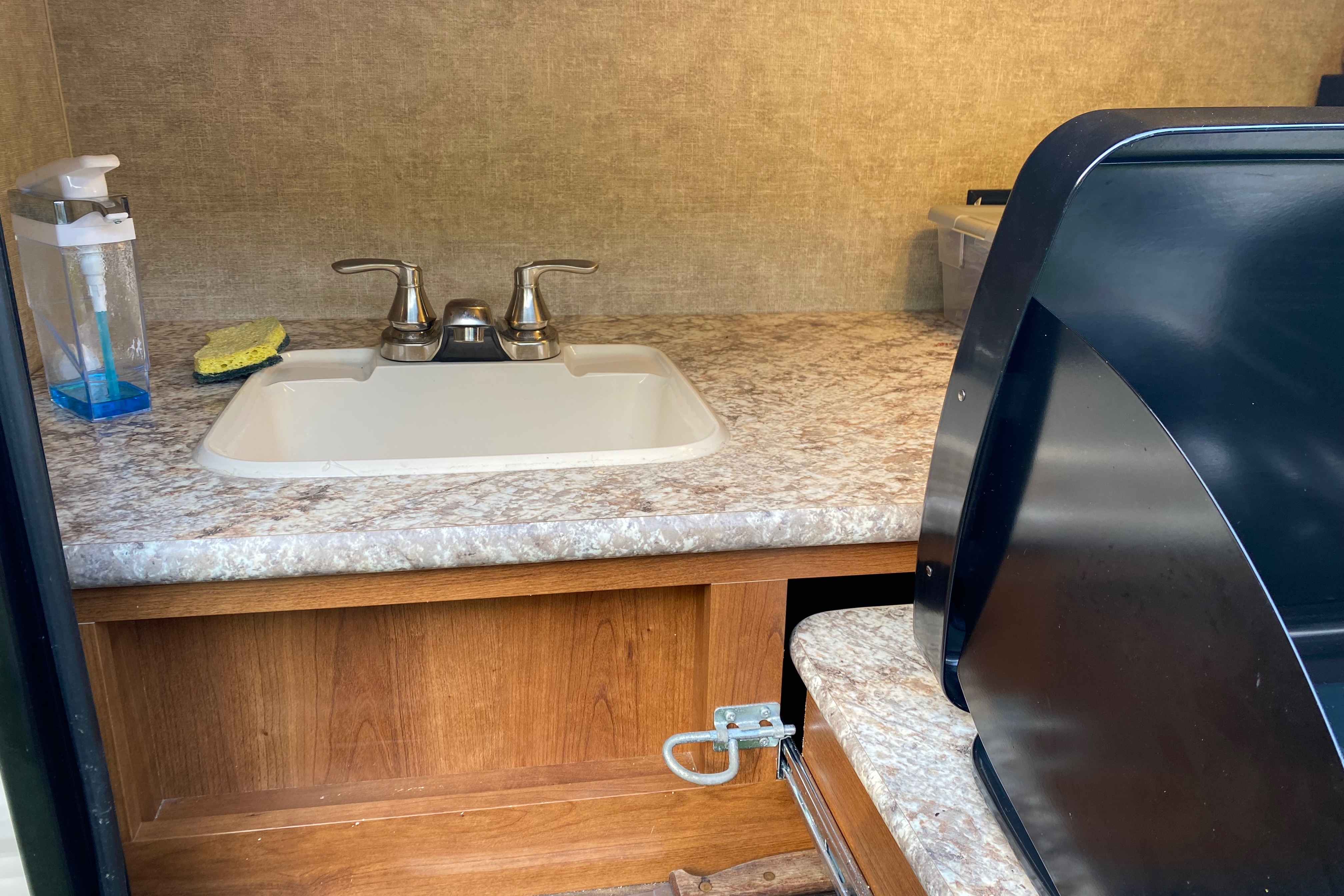 Janice's Prime Time Avenger ATI Travel Trailer