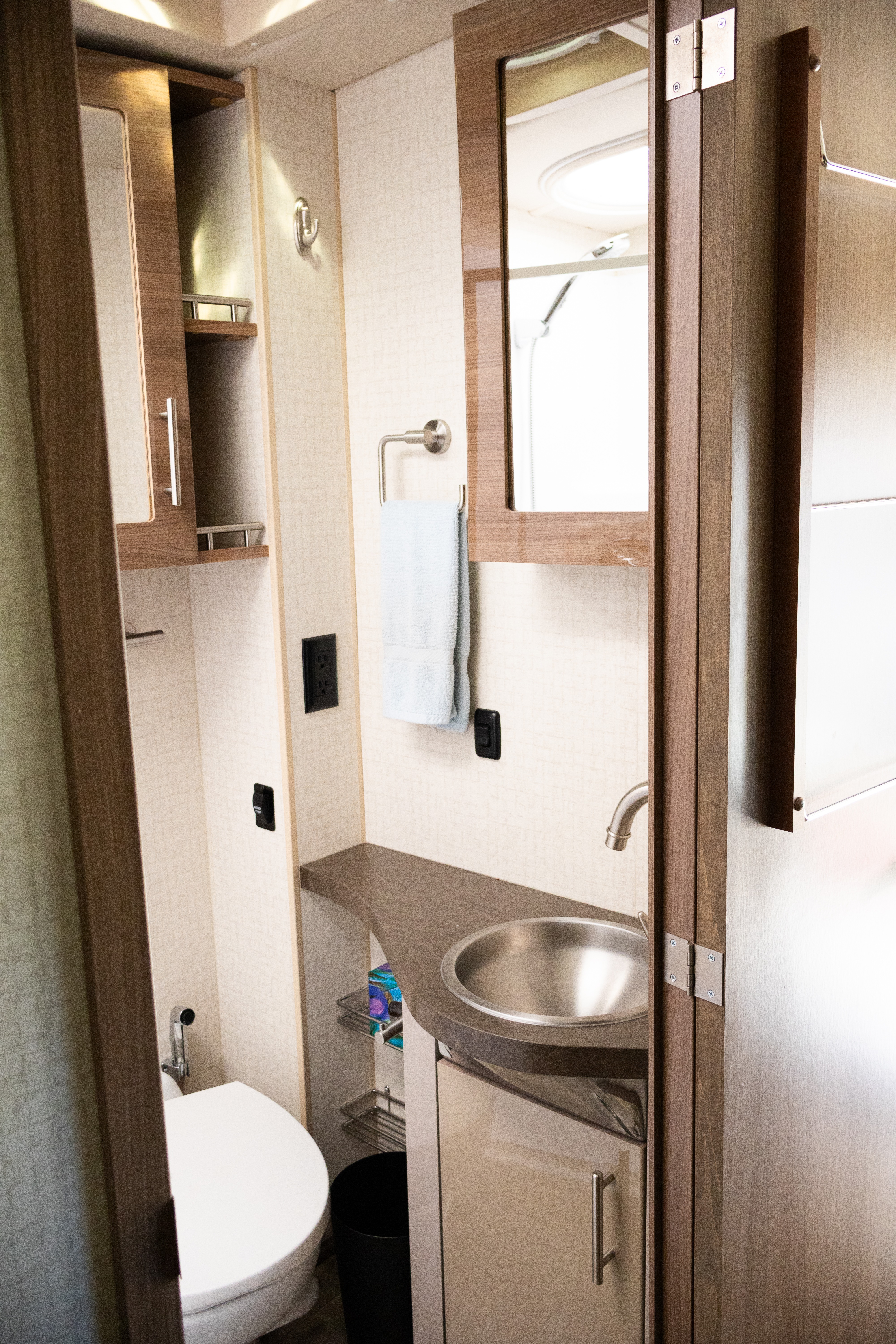 Shred Zeppelin [Luxury Motorhome]