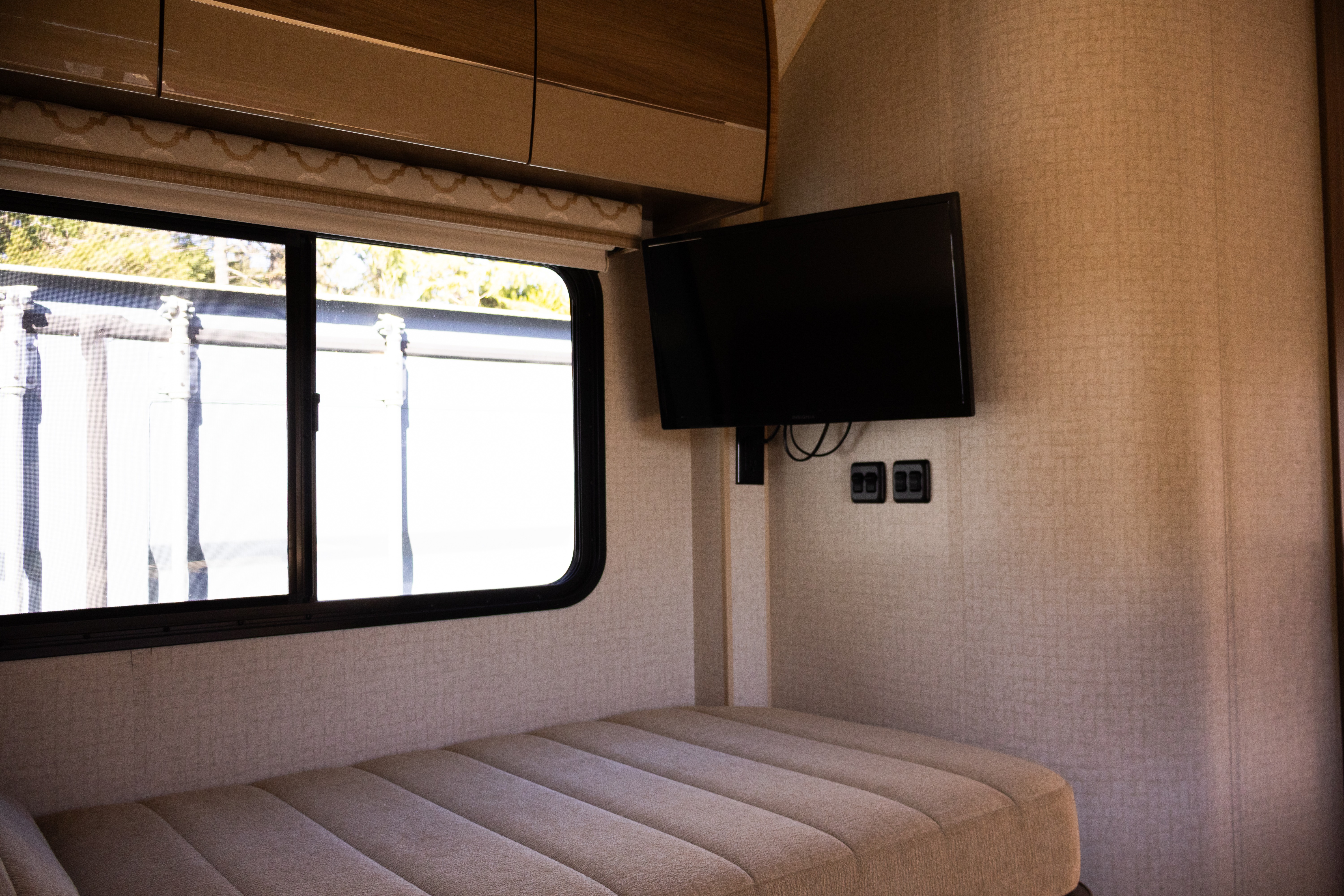 Shred Zeppelin [Luxury Motorhome]