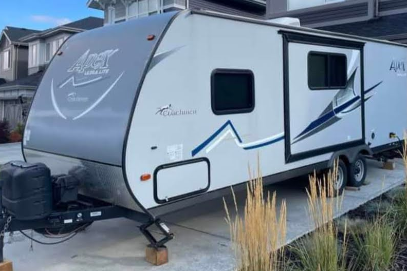 Gerard and Shannon's Ultra Lite 2018 Apex 24LE