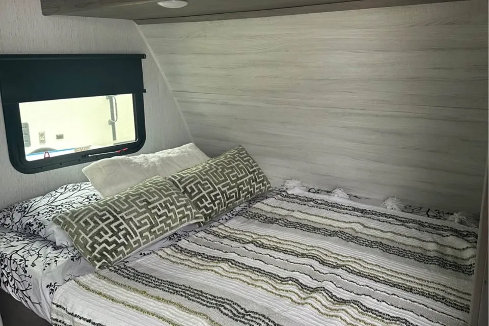 Pretty Lher's Keystone Kodiak 196 BH Travel Trailer