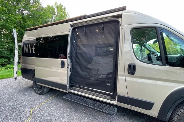 Van-Escapades 23-002 - Promaster 4 places